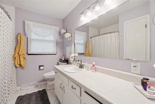 1654 19th St NW, Cedar Rapids, IA 52405 - bathroom featuring vanity and a shower with curtain