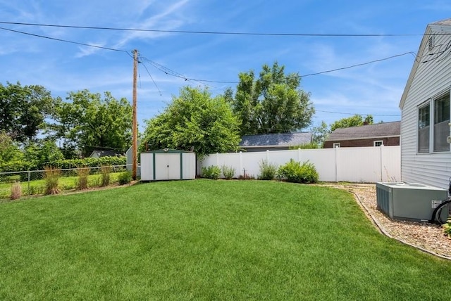 3825 Hart Ct, Cedar Rapids, IA 52402 - fenced backyard featuring a storage unit
