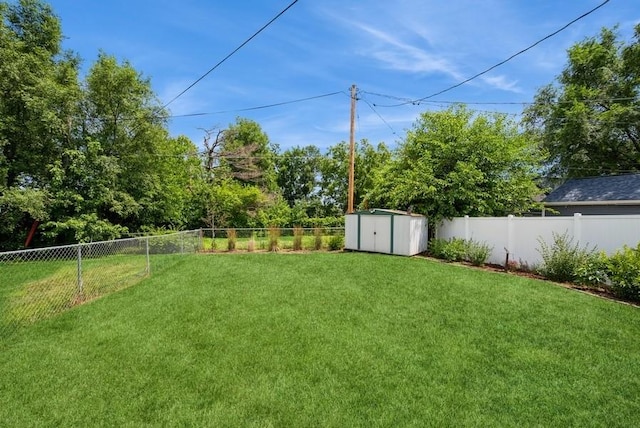 3825 Hart Ct, Cedar Rapids, IA 52402 - fenced backyard featuring a storage unit
