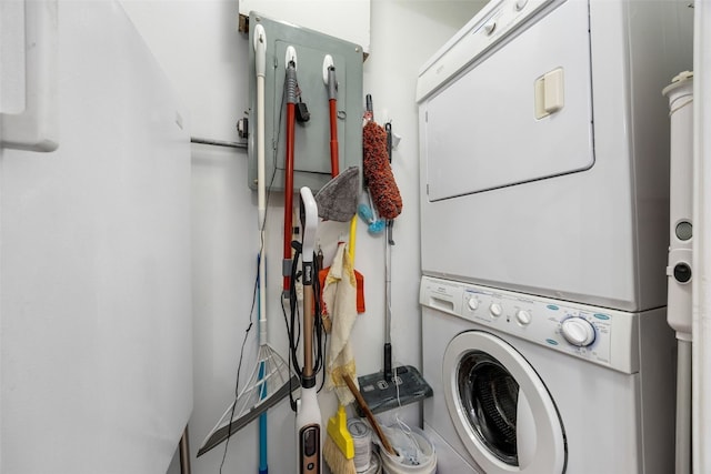 2131 1st Ave Unit 108, Cedar Rapids, IA 52402 - laundry room featuring stacked washing machine and dryer