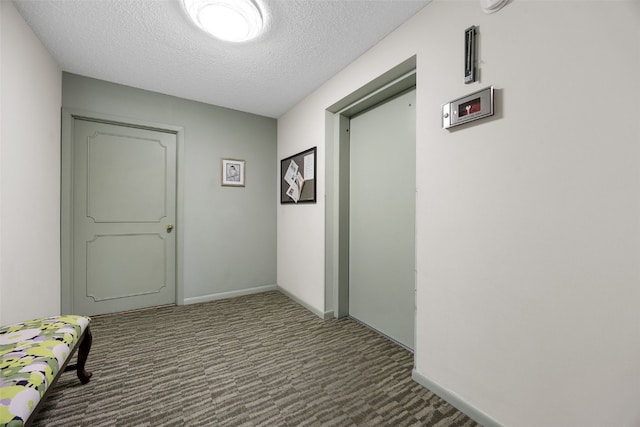 2131 1st Ave Unit 108, Cedar Rapids, IA 52402 - hallway with carpet and a textured ceiling