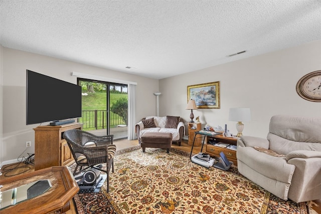 2131 1st Ave Unit 108, Cedar Rapids, IA 52402 - living room featuring a textured ceiling