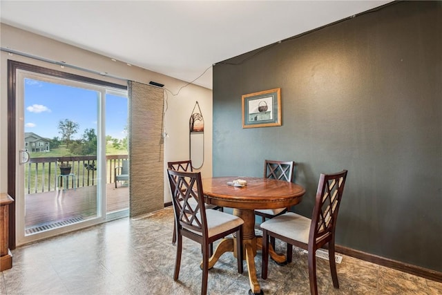 2908 Riviera St SW Unit B, Cedar Rapids, IA 52404 - view of dining area