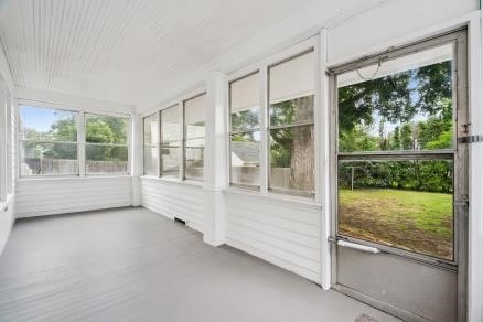 3107 E Ave NE, Cedar Rapids, IA 52402 - unfurnished sunroom with plenty of natural light