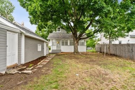 3107 E Ave NE, Cedar Rapids, IA 52402 - view of yard