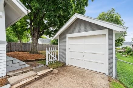 3107 E Ave NE, Cedar Rapids, IA 52402 - detached garage featuring concrete driveway