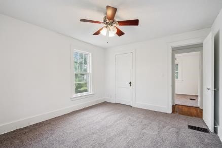 3107 E Ave NE, Cedar Rapids, IA 52402 - unfurnished bedroom featuring carpet floors, ceiling fan, and a closet