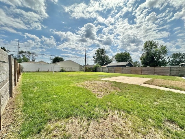 1125 W 10th Ave, Marion, IA 52302 - fenced backyard featuring a patio