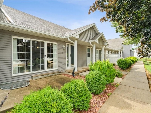 935 74th St NE Unit 5, Cedar Rapids, IA 52402 - property entrance with roof with shingles