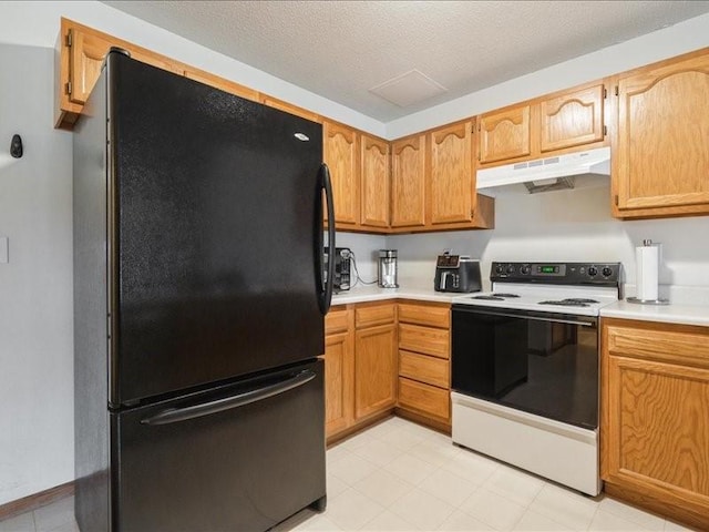 935 74th St NE Unit 5, Cedar Rapids, IA 52402 - kitchen with freestanding refrigerator, white electric range oven, under cabinet range hood, and light countertops