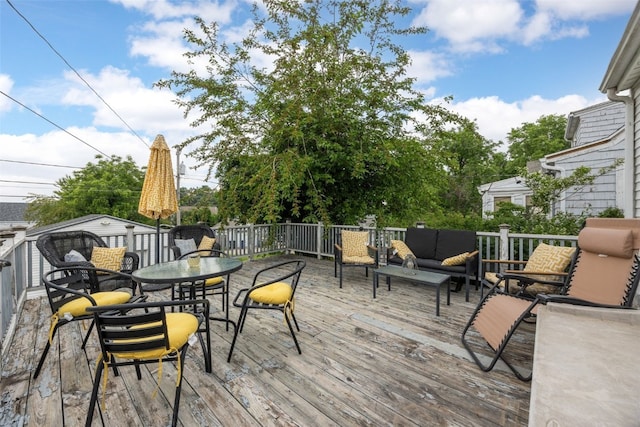2518 1st Ave NE, Cedar Rapids, IA 52402 - deck with outdoor lounge area and outdoor dining area