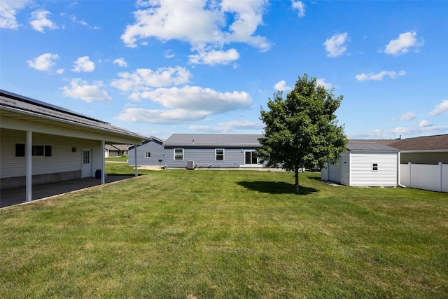 204 Northgate St, Shellsburg, IA 52332 - view of yard featuring an outbuilding