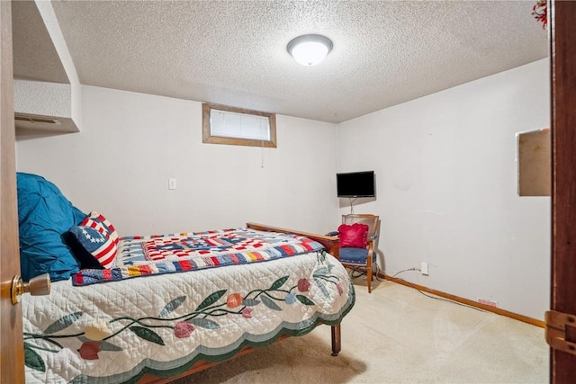 918 29th St NW, Cedar Rapids, IA 52405 - carpeted bedroom featuring a textured ceiling and baseboards