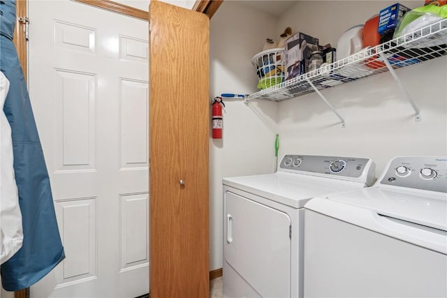 2176 49th St, Marion, IA 52302 - laundry area featuring washing machine and dryer
