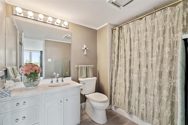 2222 1st Ave, Cedar Rapids, IA 52402 - full bath featuring vanity, wood finished floors, and a shower with curtain