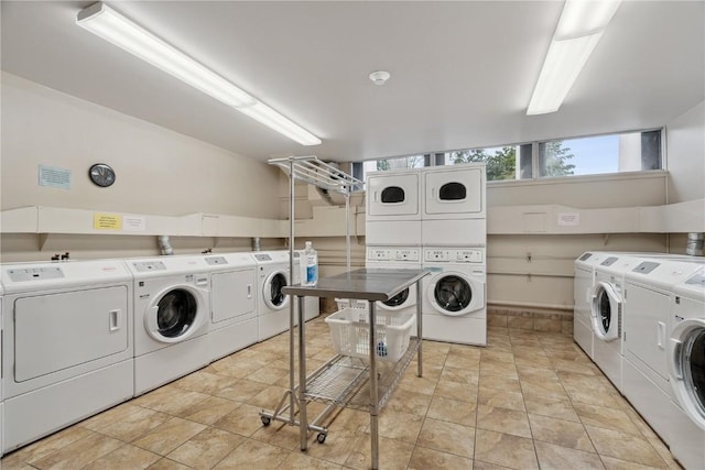 2222 1st Ave, Cedar Rapids, IA 52402 - shared laundry room with washing machine and dryer and stacked washer / dryer