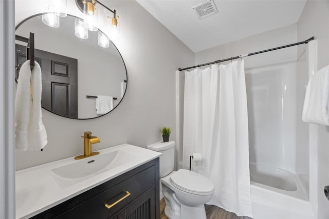 4812 Montclair Dr NW, Cedar Rapids, IA 52405 - full bath with vanity and shower / bath combo