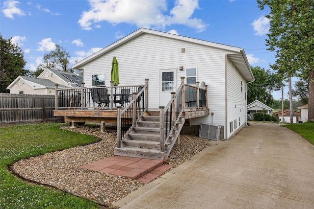 2816 Fruitland Blvd SW, Cedar Rapids, IA 52404 - rear view of house with a deck and driveway