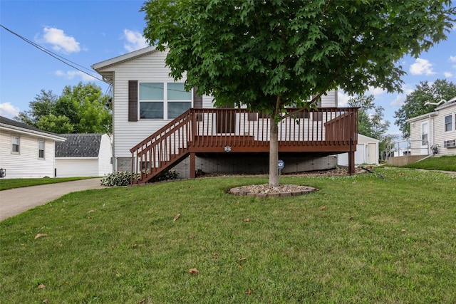 2816 Fruitland Blvd SW, Cedar Rapids, IA 52404 - view of front of home with a front lawn and a deck