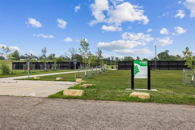 2816 Fruitland Blvd SW, Cedar Rapids, IA 52404 - view of property's community featuring uncovered parking