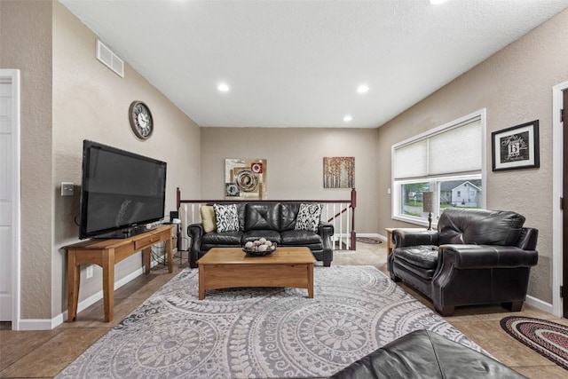 2816 Fruitland Blvd SW, Cedar Rapids, IA 52404 - tiled living room with recessed lighting and a textured wall