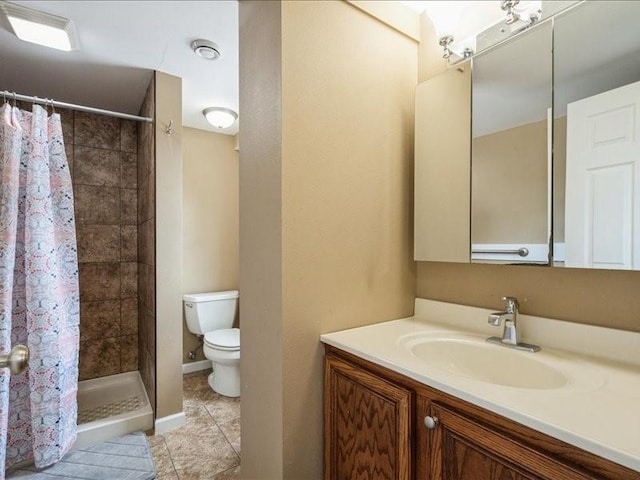 1175 F Ave, Marion, IA 52302 - bathroom with vanity, tiled shower, and tile patterned flooring