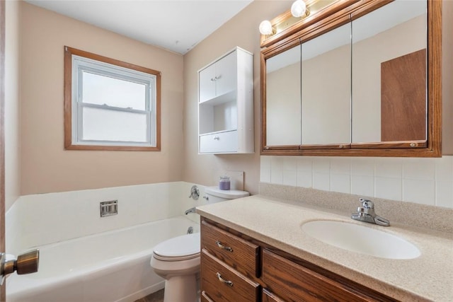 2469 1st St SW, Cedar Rapids, IA 52404 - full bath featuring a garden tub, vanity, and backsplash
