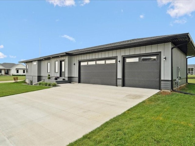 5112 Scenic View Ct SW, Cedar Rapids, IA 52404 - view of front facade with board and batten siding, a front yard, an attached garage, and concrete driveway