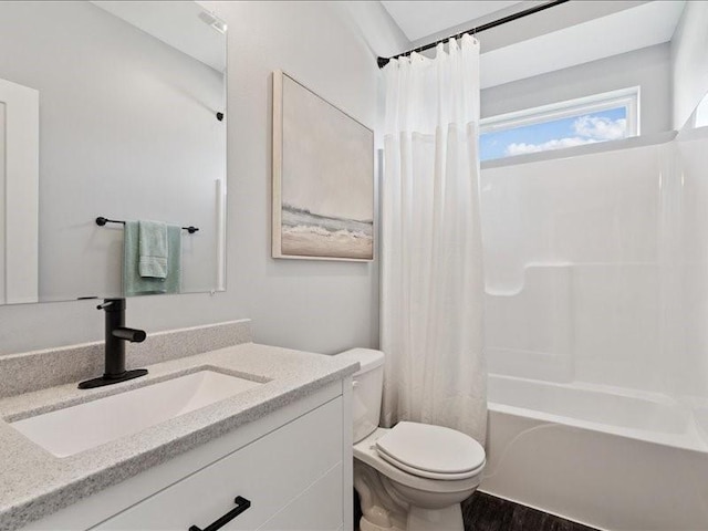 5112 Scenic View Ct SW, Cedar Rapids, IA 52404 - full bath featuring vanity and shower / bathtub combination with curtain
