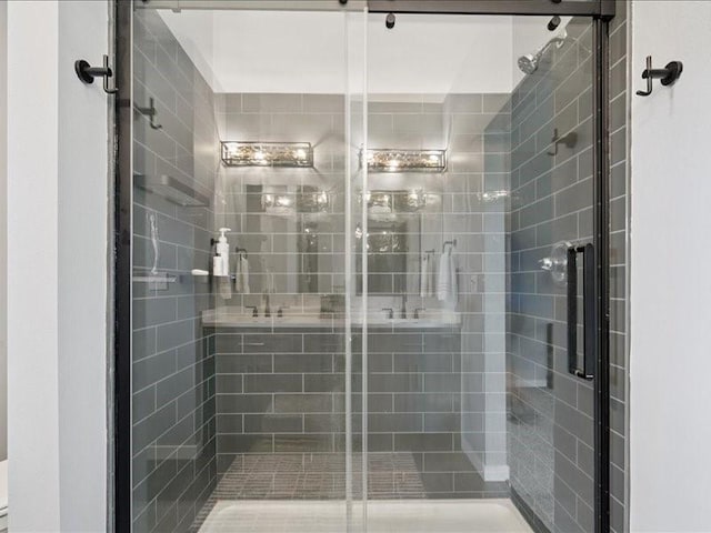 5112 Scenic View Ct SW, Cedar Rapids, IA 52404 - bathroom featuring a shower stall