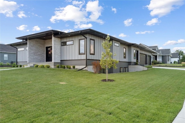 5112 Scenic View Ct SW, Cedar Rapids, IA 52404 - view of front of house featuring board and batten siding, a garage, a front lawn, and driveway