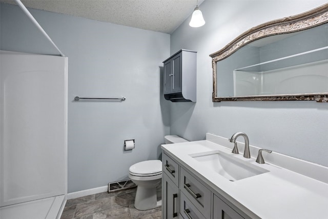 805 W 17th St, Vinton, IA 52349 - bathroom featuring a shower, vanity, and a textured ceiling