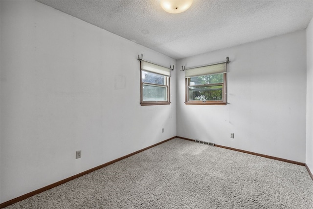 805 W 17th St, Vinton, IA 52349 - carpeted empty room featuring a textured ceiling and baseboards