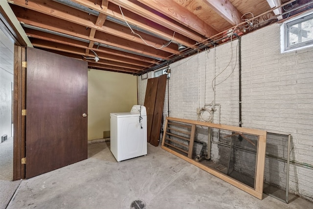 805 W 17th St, Vinton, IA 52349 - unfinished below grade area with washer / clothes dryer