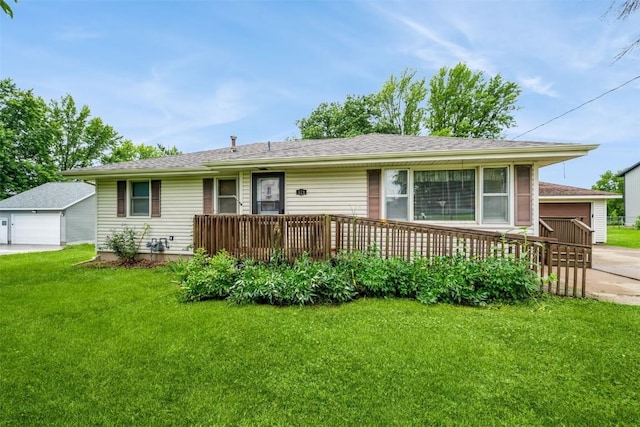 819 Valley St, Center Point, IA 52213 - ranch-style house featuring a garage, a front yard, and concrete driveway