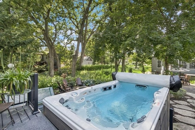 318 Ferson Ave, Iowa City, IA 52246 - exterior view of a hot tub