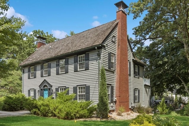 318 Ferson Ave, Iowa City, IA 52246 - view of front of property with a chimney