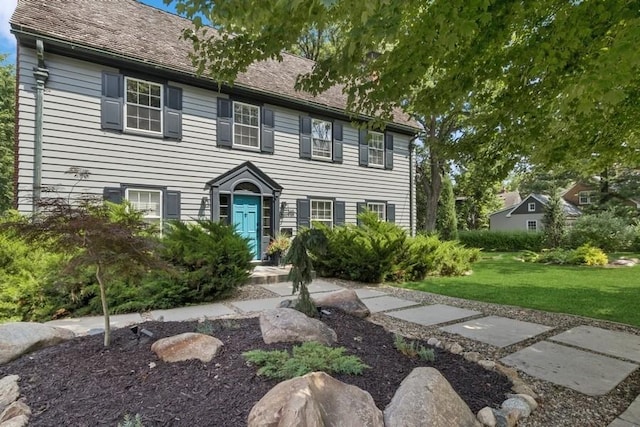 318 Ferson Ave, Iowa City, IA 52246 - colonial house with a front yard