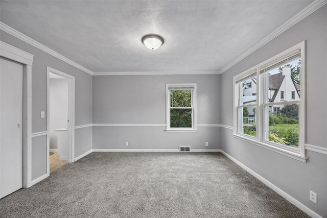 2539 Vernon Ct SE, Cedar Rapids, IA 52403 - unfurnished room with carpet floors and ornamental molding
