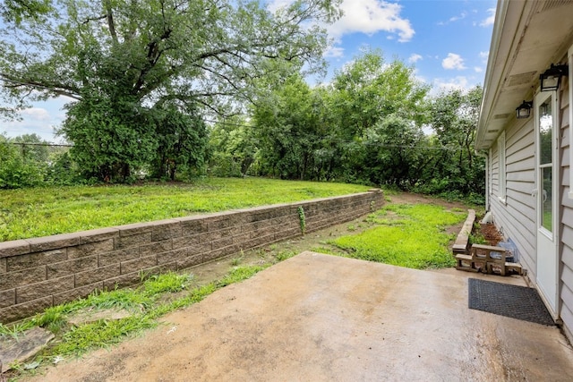 2539 Vernon Ct SE, Cedar Rapids, IA 52403 - view of green lawn with a patio area