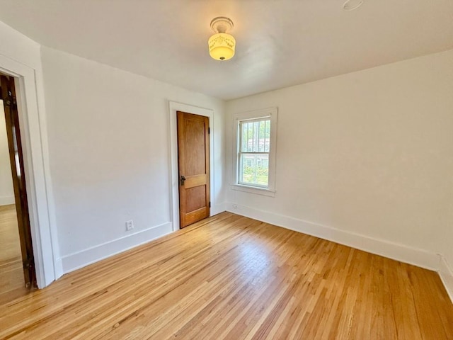 423 S 7th Ave, Iowa City, IA 52245 - unfurnished room with light wood-style flooring and baseboards