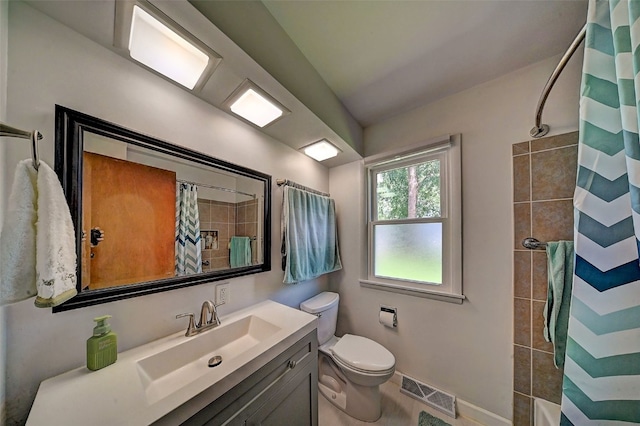1175 28th St, Marion, IA 52302 - bathroom featuring vanity and curtained shower