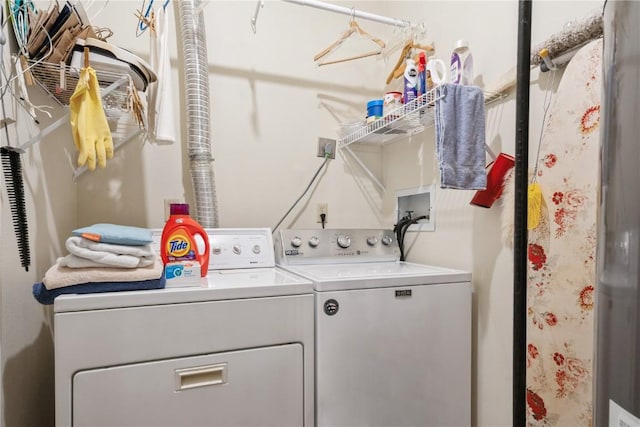 4555 Westchester Dr NE Unit B, Cedar Rapids, IA 52402 - laundry room with independent washer and dryer