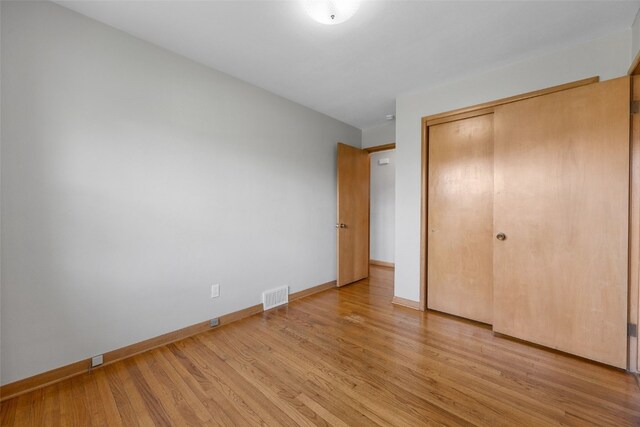 360 29th St NW, Cedar Rapids, IA 52405 - unfurnished bedroom featuring light wood-style floors and a closet