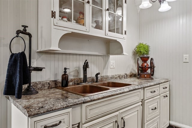 1860 E Ave NW, Cedar Rapids, IA 52405 - kitchen with glass insert cabinets and white cabinets