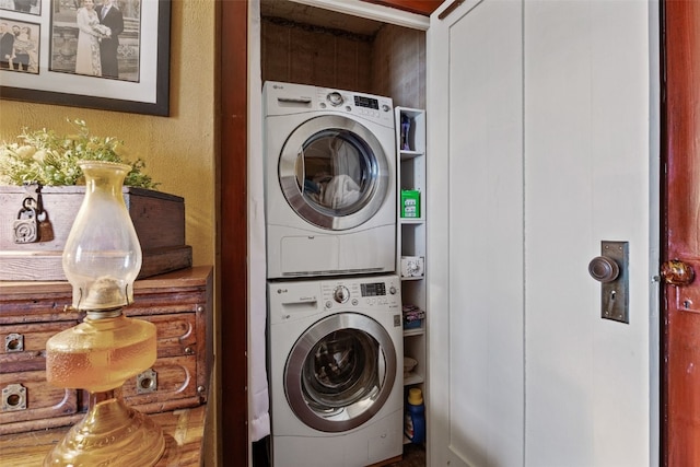 1860 E Ave NW, Cedar Rapids, IA 52405 - laundry room featuring stacked washing machine and dryer