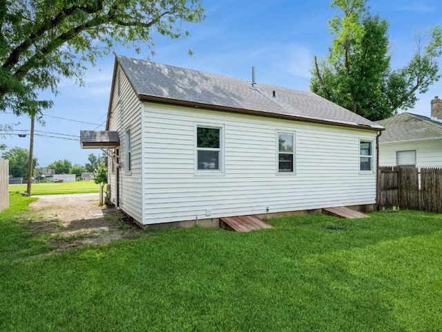 2408 J St SW, Cedar Rapids, IA 52404 - back of house with a shingled roof