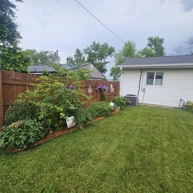 1011 Regent St NE, Cedar Rapids, IA 52402 - view of yard