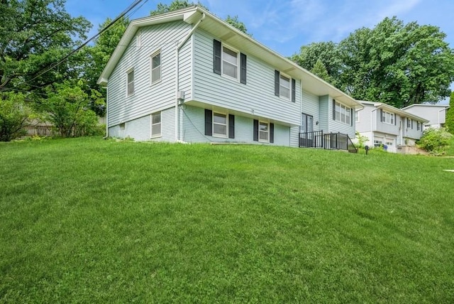 2029 Knollshire Rd NE, Cedar Rapids, IA 52402 - rear view of property with a yard