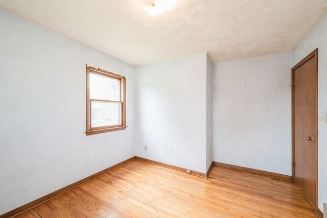 2029 Knollshire Rd NE, Cedar Rapids, IA 52402 - spare room featuring light wood-style floors